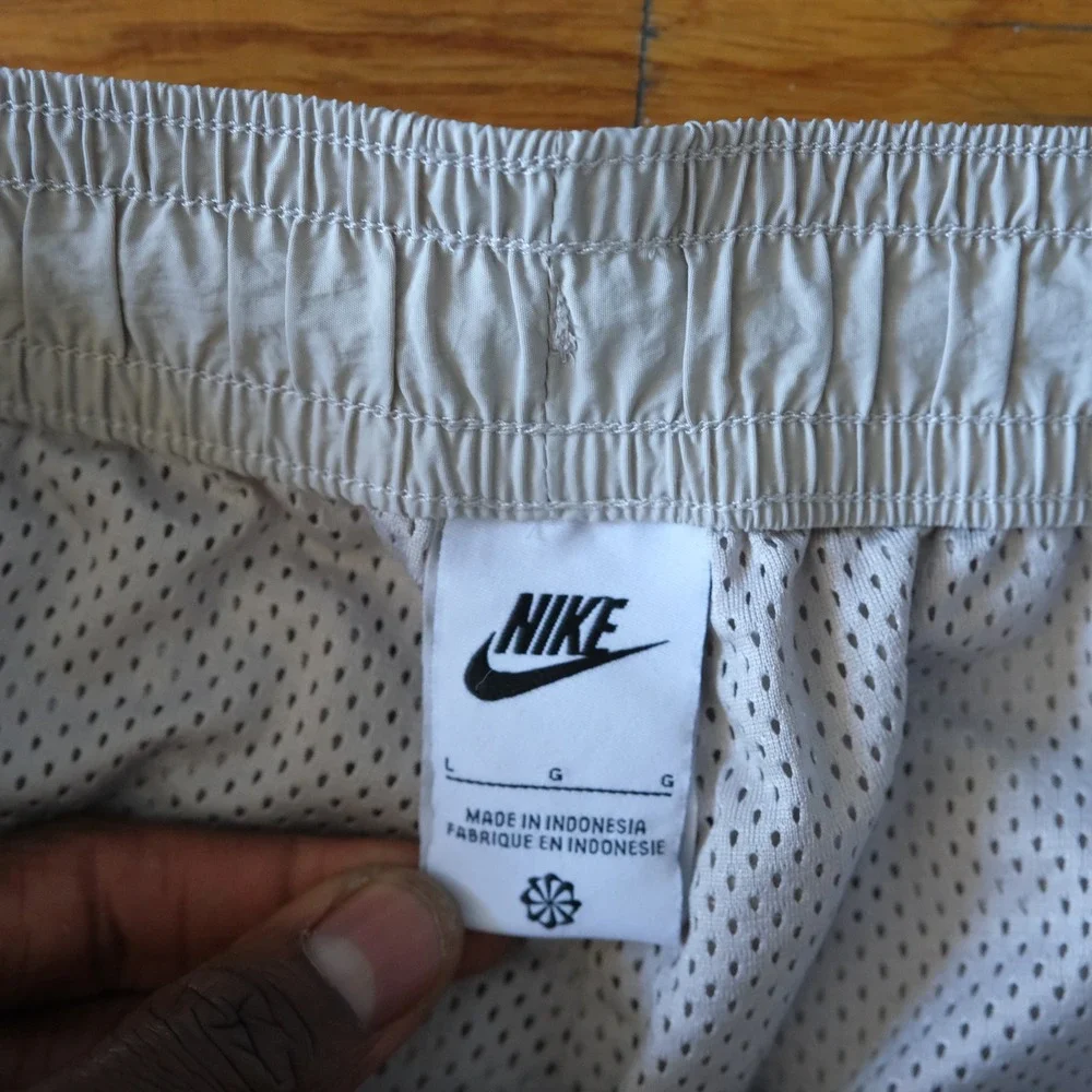Nike Sportswear Trousers Gray Crinkled Nylon Water Repellent Pants Size L Sporty